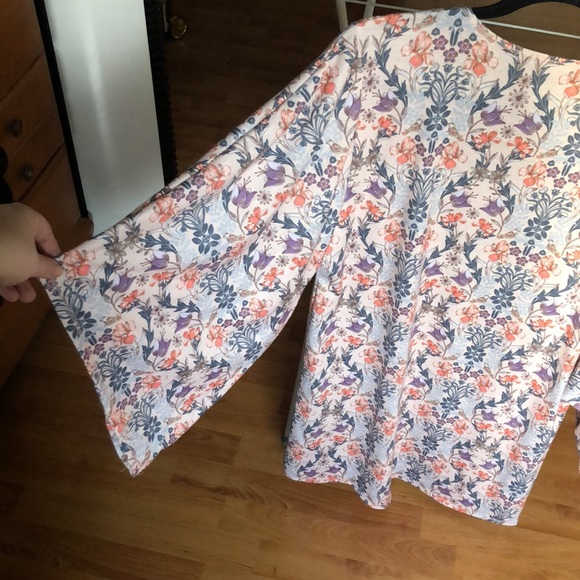 Light Weight Summertime Kimono - Picture 3 of 4